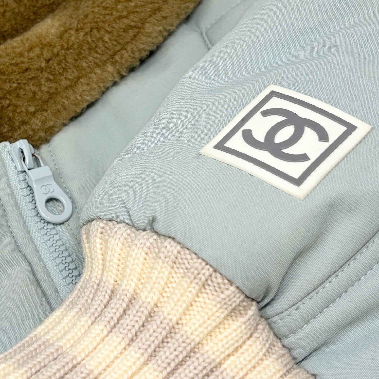 CHANEL Sport Vintage 01A CC Mark Logo Puffer Jacket Blue Cream Polyamide Fur
