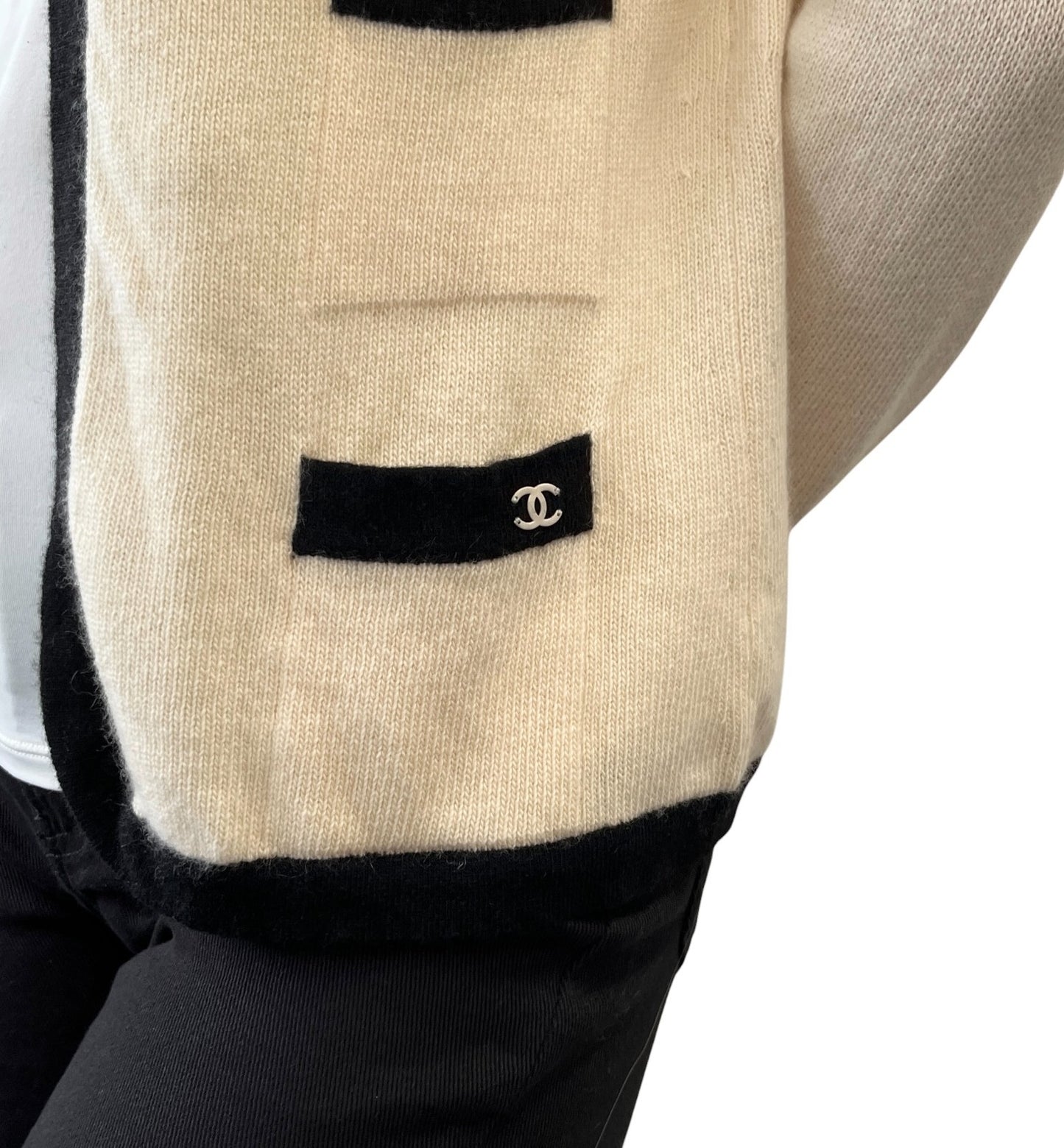 CHANEL Vintage 02A CC Cashmere Knit Cardigan Sweater Top #42 Cream 106911