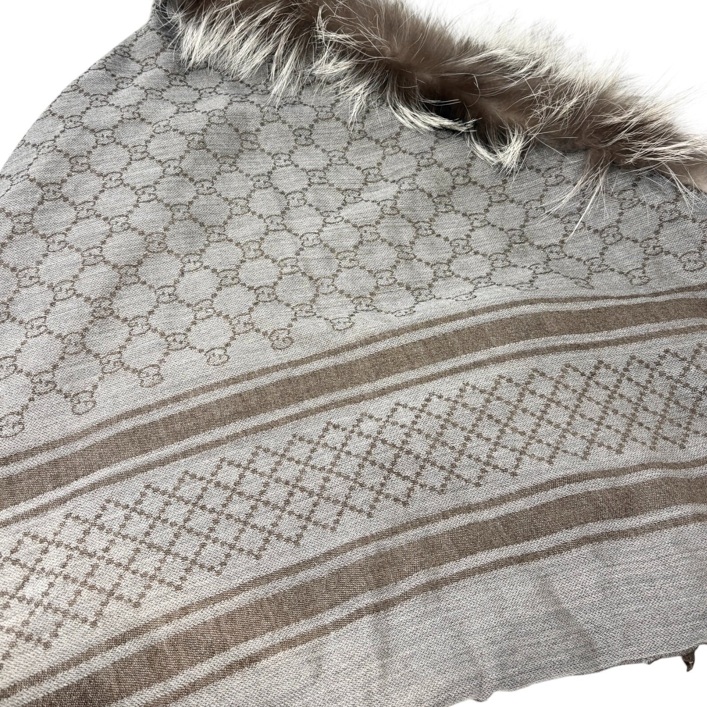 GUCCI Vintage GG Logo Monogram Fox Fur Shawl Scarf Wrap Gray Brown Wool 902585