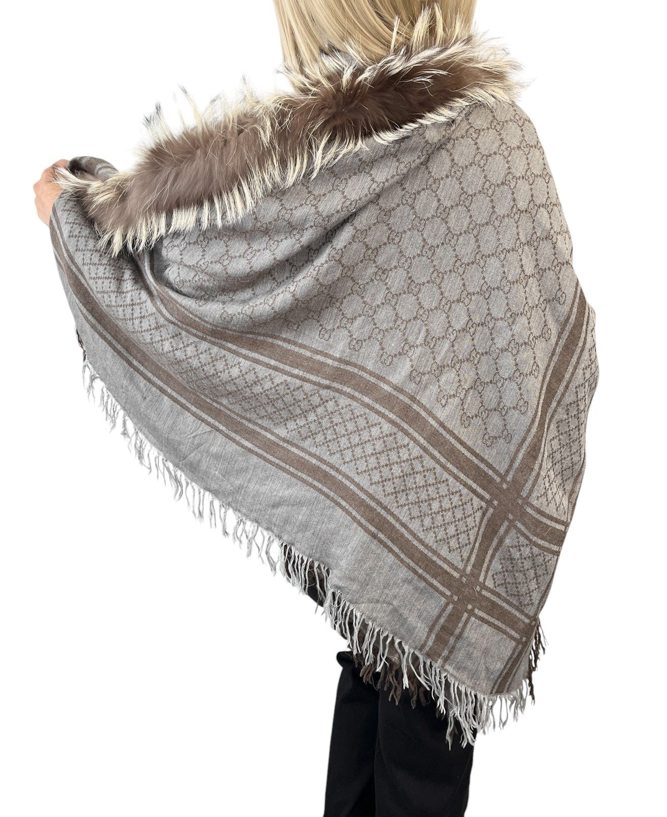 GUCCI Vintage GG Logo Monogram Fox Fur Shawl Scarf Wrap Gray Brown Wool 902595