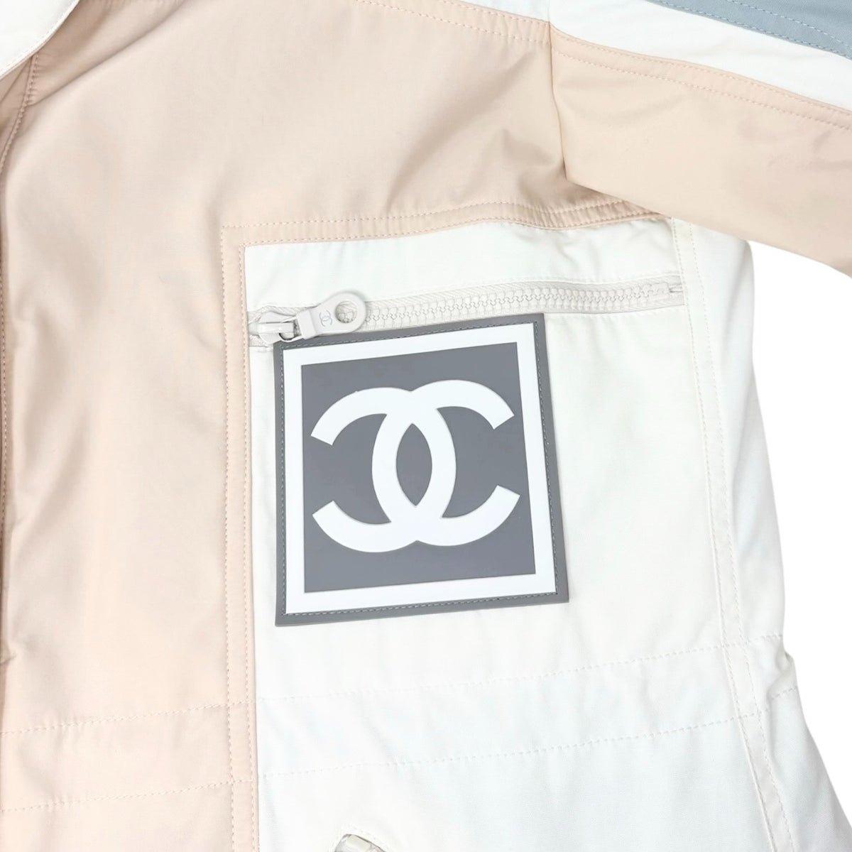 CHANEL Sport Vintage 01A CC Logo Puffer Ski Jacket Coat #38 Beige Blue 902810