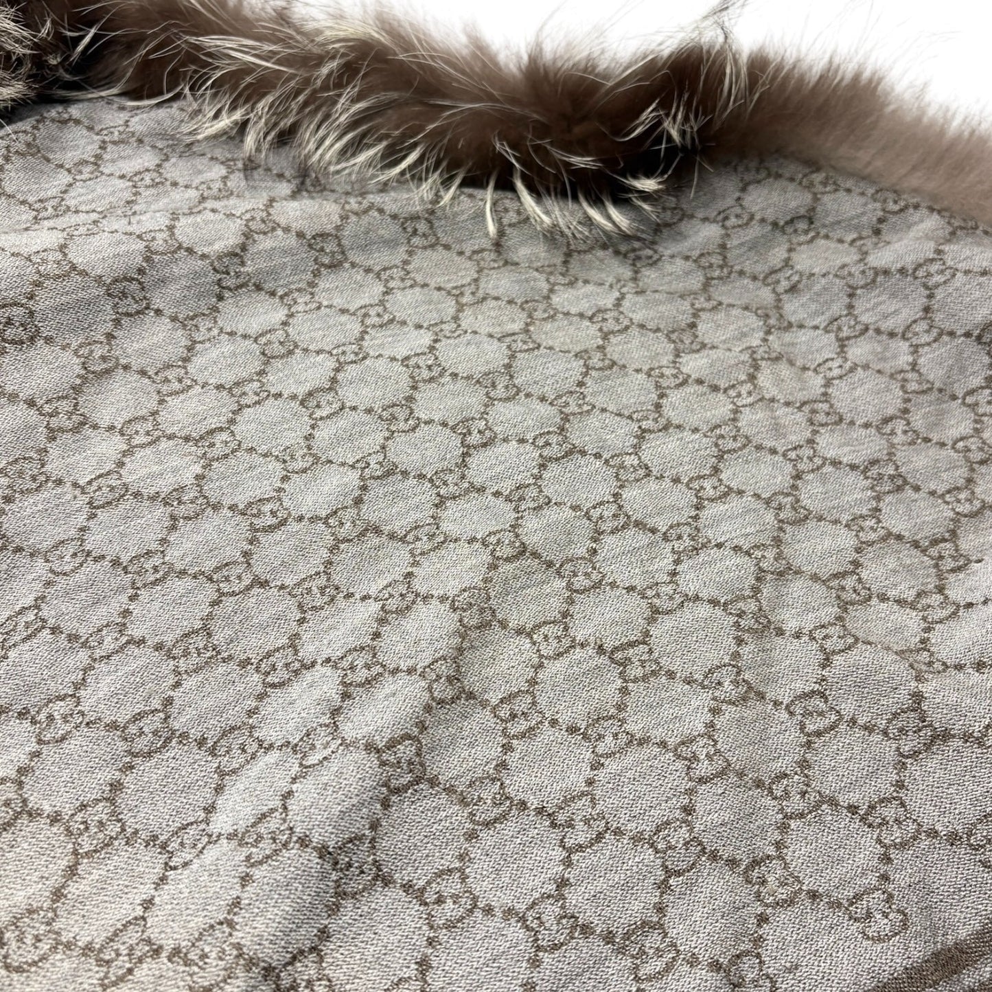 GUCCI Vintage GG Logo Monogram Fox Fur Shawl Scarf Wrap Gray Brown Wool 902595