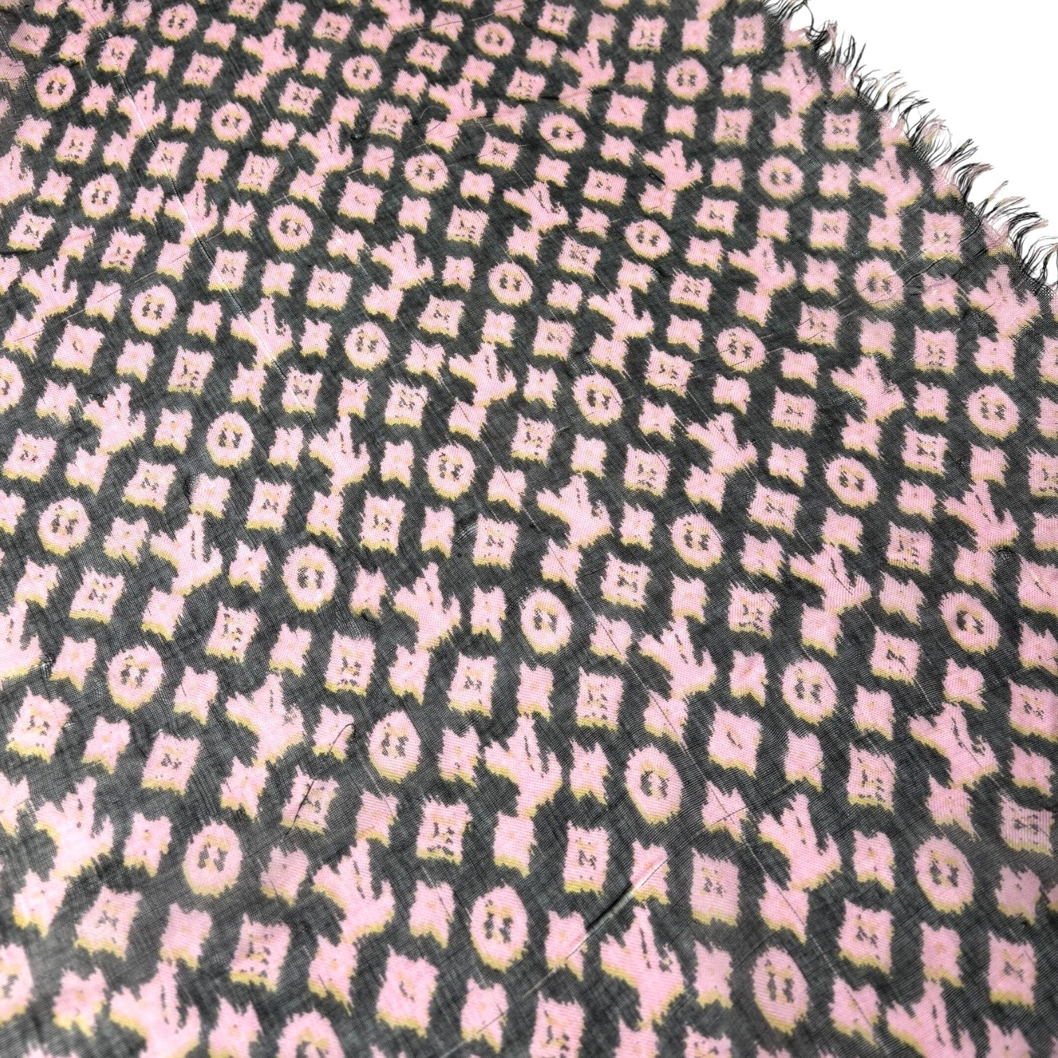 LOUIS VUITTON Vintage Monogram Logo Graffiti Scarf Shawl Pink Black Yellow Silk