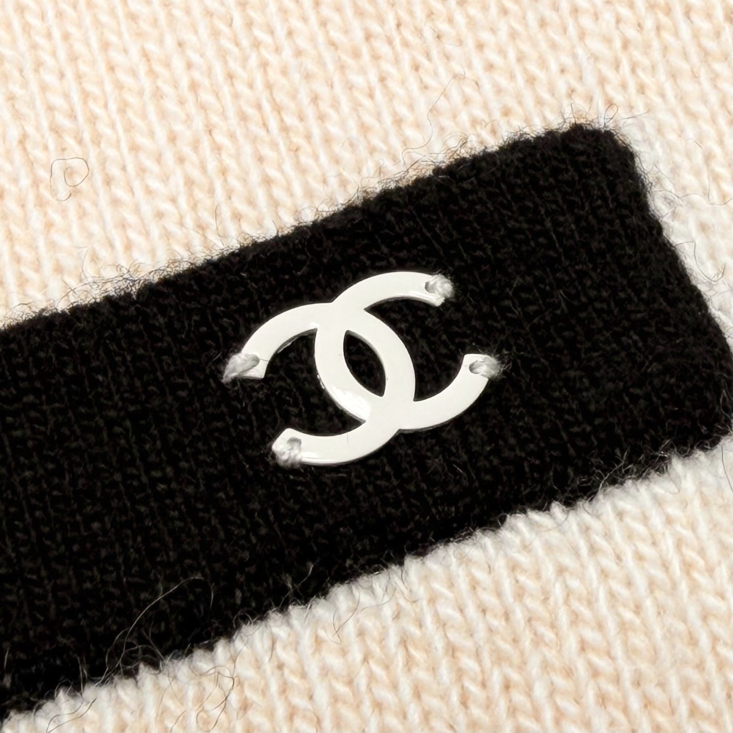 CHANEL Vintage 02A CC Cashmere Knit Cardigan Sweater Top #38 Cream 901825