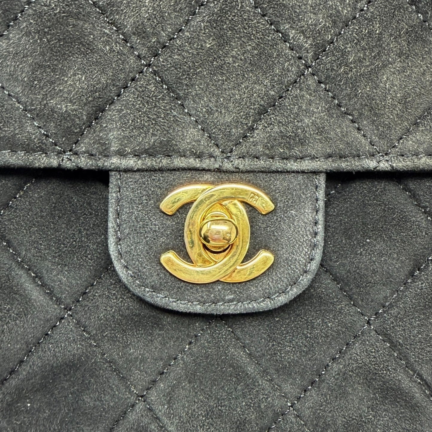 CHANEL Vintage CC Quilted Chain Crossbody Shoulder Bag Black Gold Suede 902220
