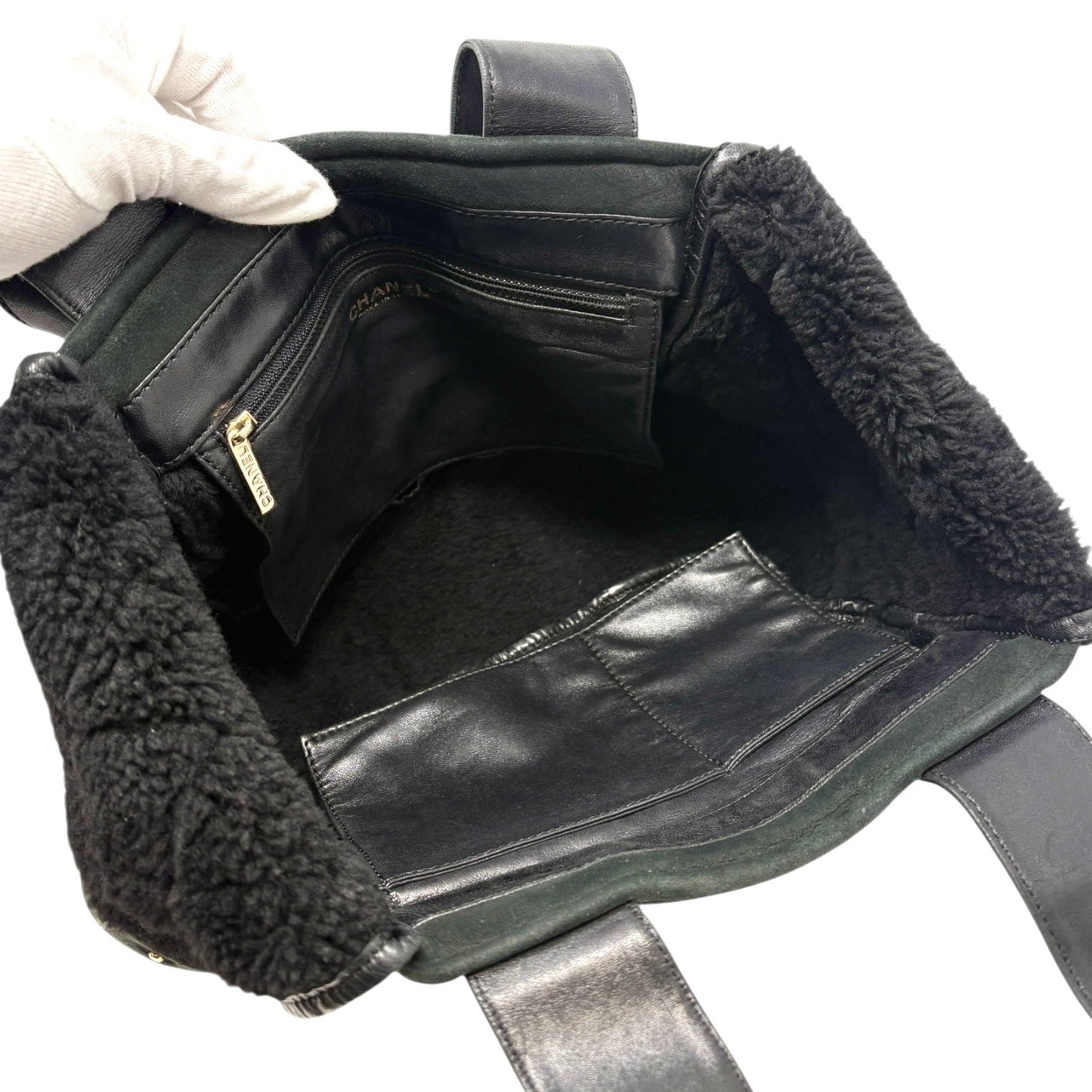 CHANEL Vintage 2006 CC Logo Shearling Tote Bag Handbag Black Gold Suede Mouton