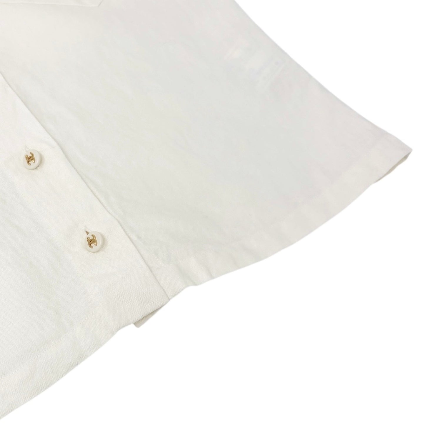 CHANEL Vintage 97P CC Logo Button Linen Shirt Top #40 Short Sleeve White Gold