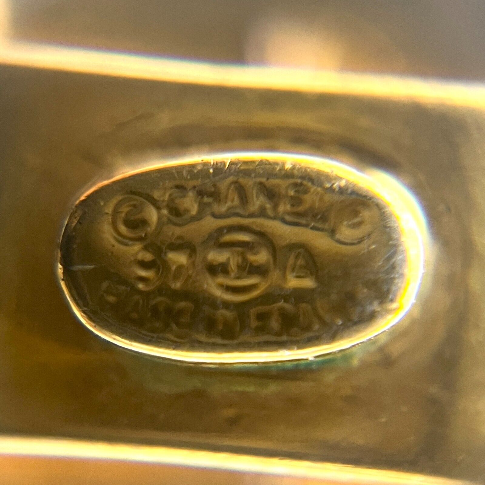CHANEL Vintage 97A CC Mark Logo Gold Medium Barrette Hair Accessory Metal
