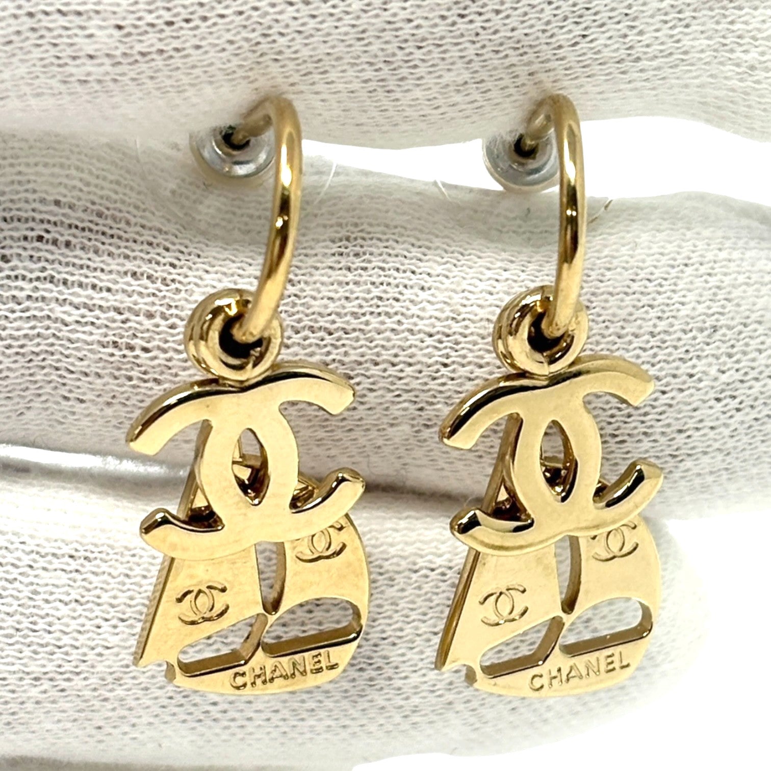 CHANEL Vintage CC Mark Logo With Yacht Charm Hoop Earrings Gold Metal Plate