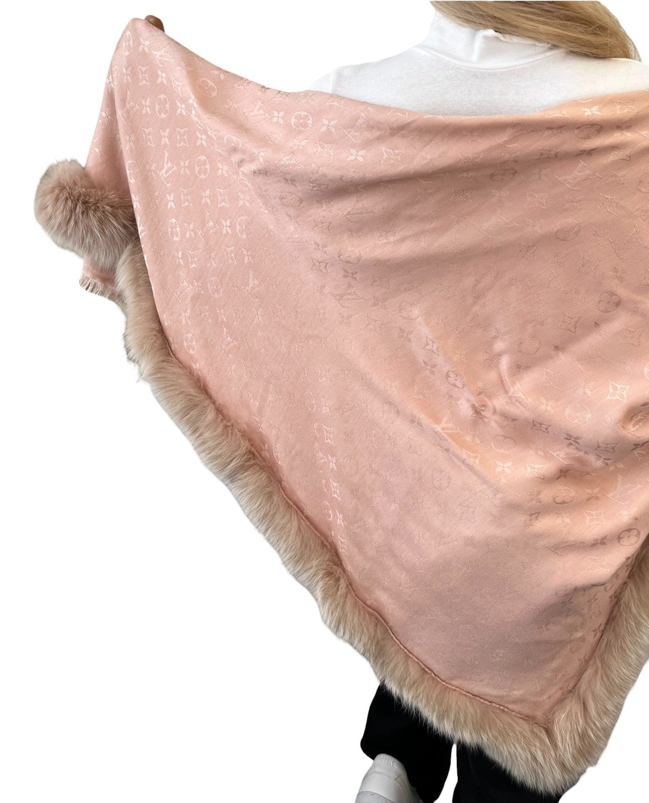 LOUIS VUITTON Vintage LV Monogram Logo Fur Scarf Shawl Wrap Pink Silk 902292