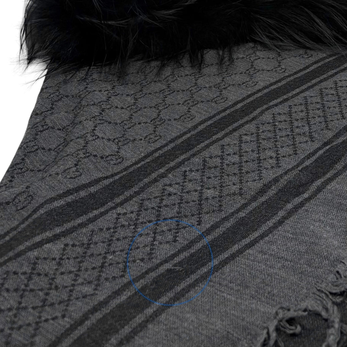 GUCCI Vintage GG Logo Monogram Fox Fur Shawl Scarf Wrap Gray Black Wool 902495