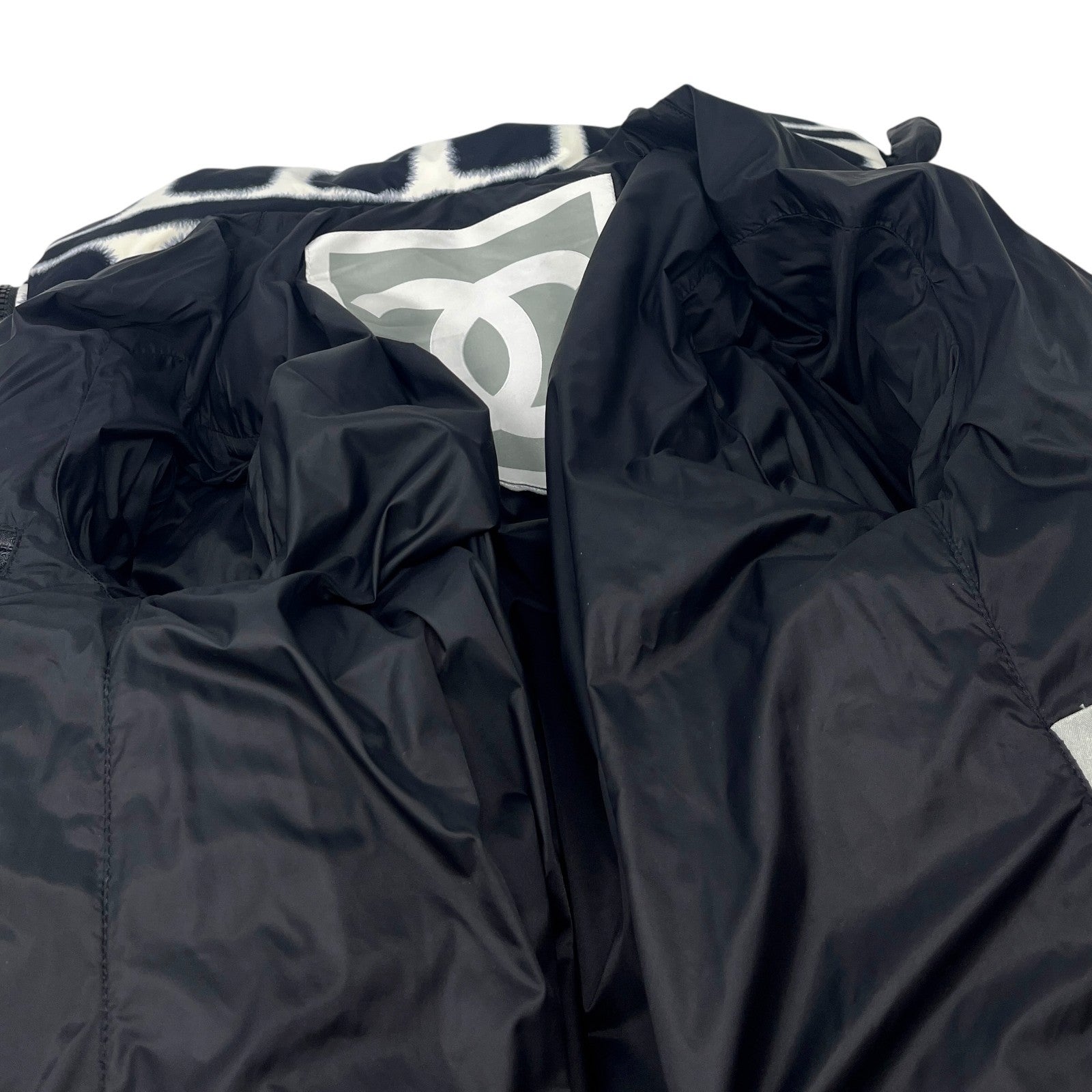 CHANEL Sport Vintage 07A CC Logo Puffer Jacket #36 Zip White Black Polyester