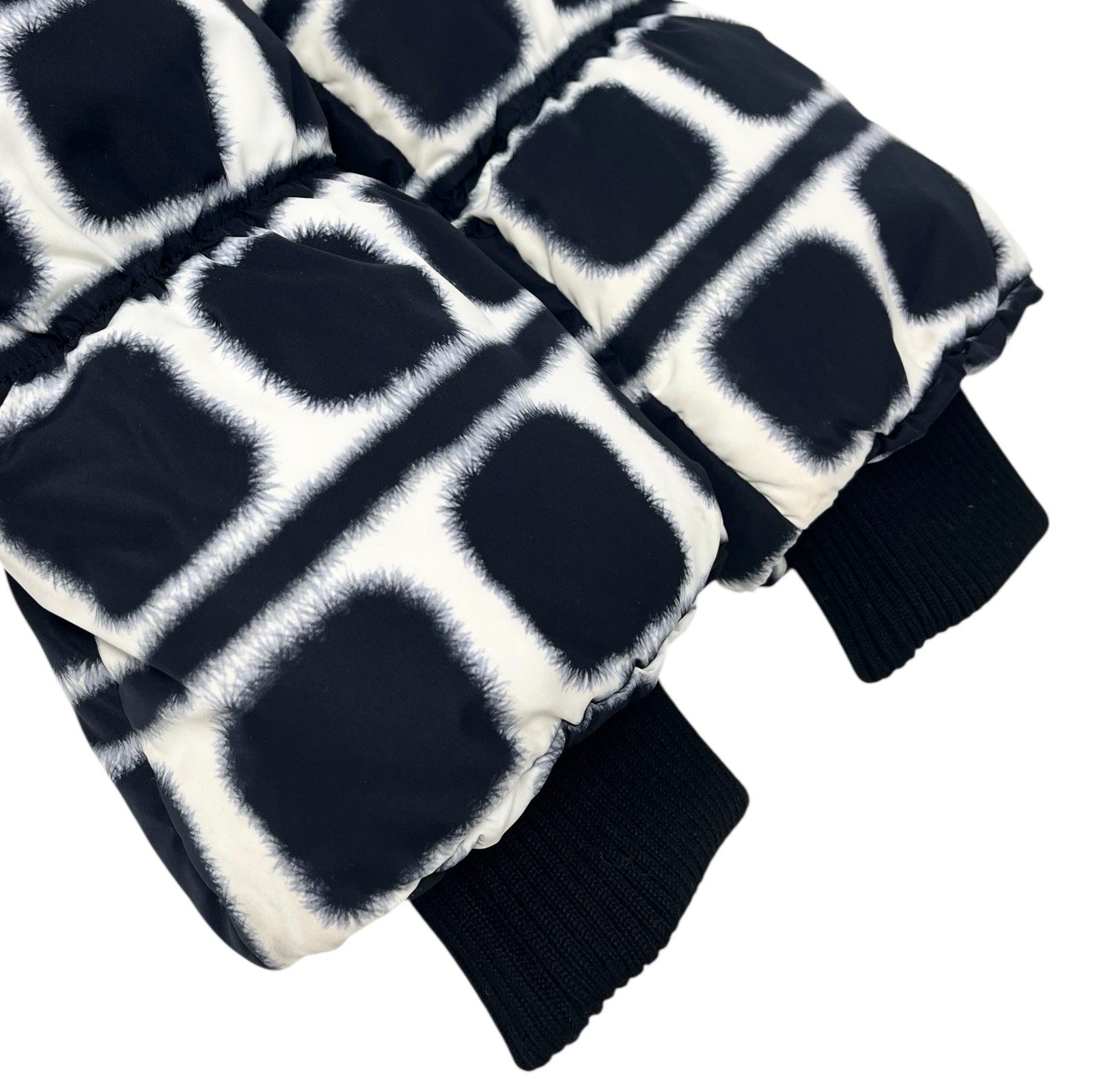 CHANEL Sport Vintage 07A CC Logo Puffer Jacket #36 Zip White Black Polyester