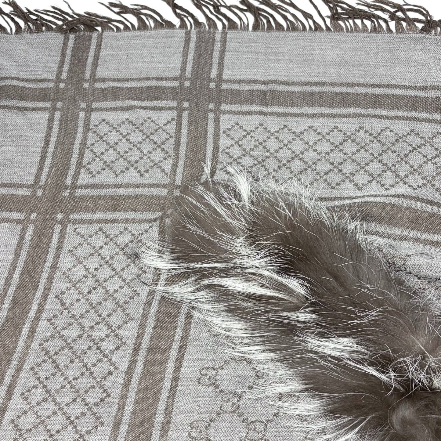 GUCCI Vintage GG Logo Monogram Fox Fur Shawl Scarf Wrap Gray Brown Wool 902253