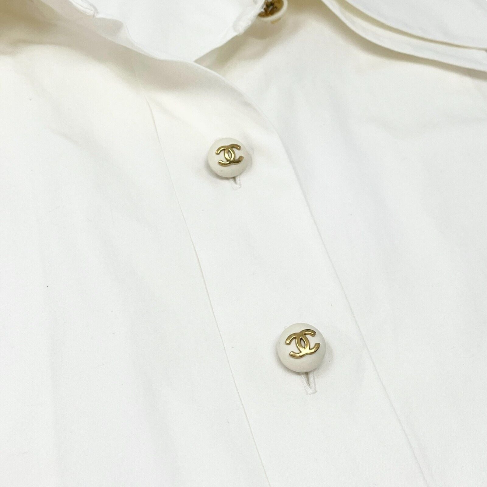 CHANEL Vintage CC Mark Logo Button Up Sleeveless Shirt Top White Gold Cotton
