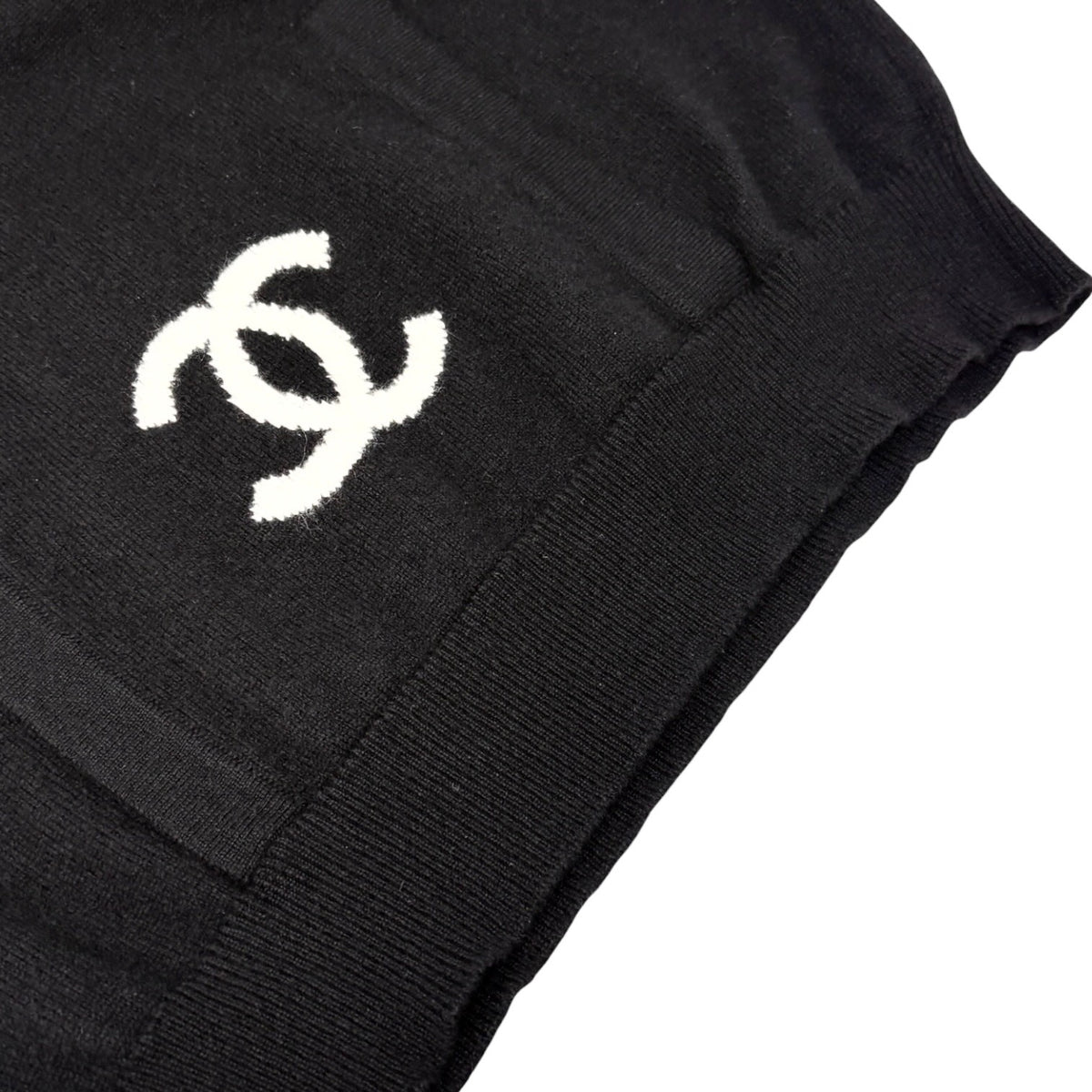 CHANEL Vintage 94A CC Logo Cashmere Pocket Knit Sweater Top Black 902809