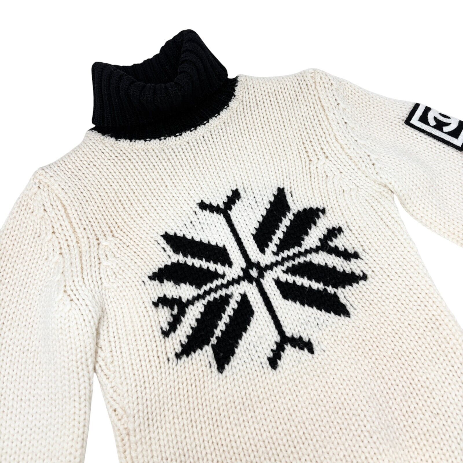 CHANEL Sport Vintage 08A CC Logo Turtleneck Sweater Top #34 White Black Wool