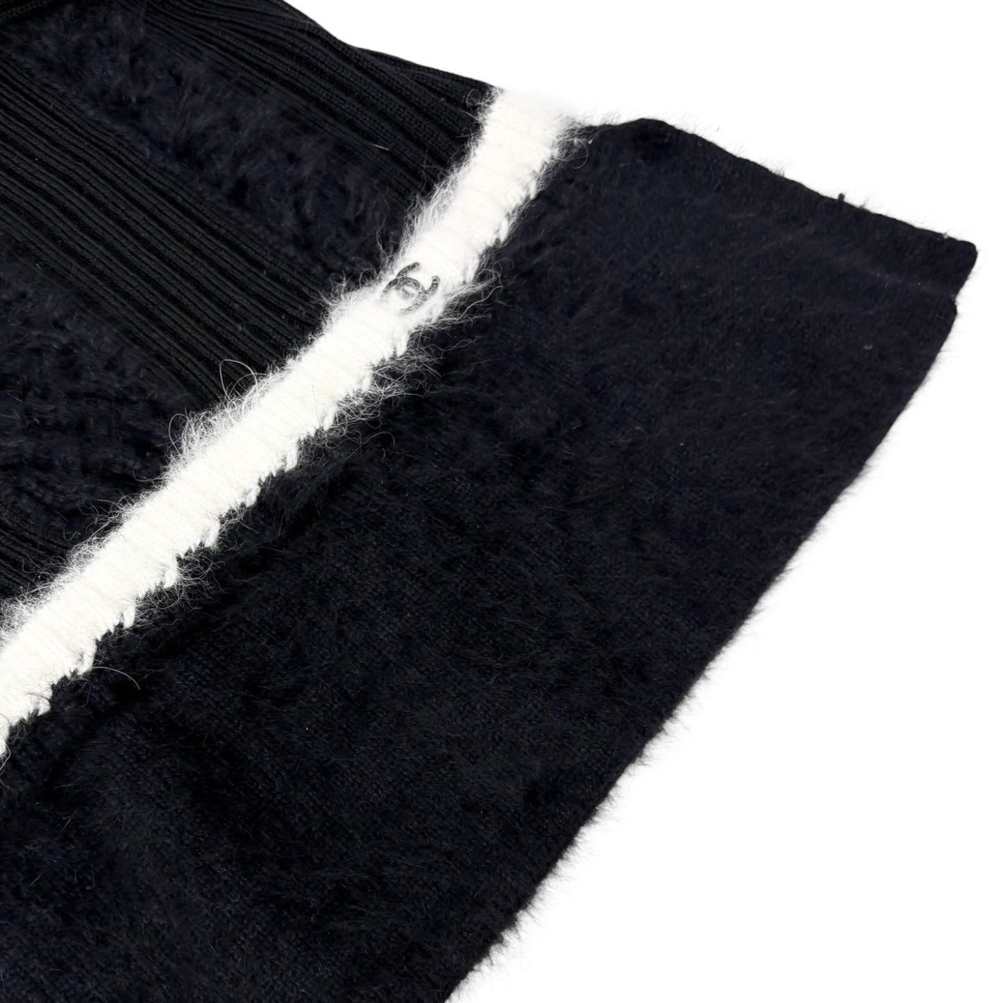 CHANEL Vintage 02A CC Logo Fur Knit Sweater Top #38 Black White Wool 901976