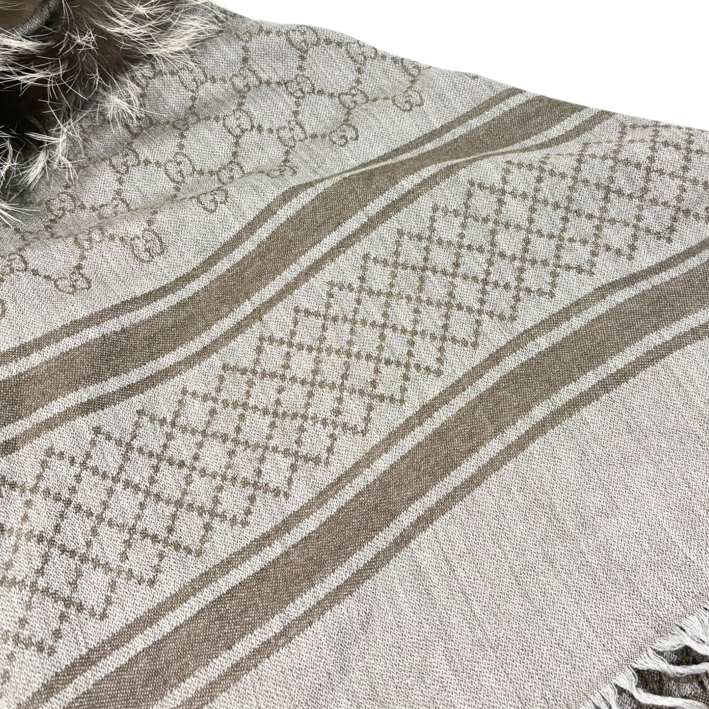 GUCCI Vintage GG Logo Monogram Fox Fur Shawl Scarf Wrap Gray Brown Wool 902585