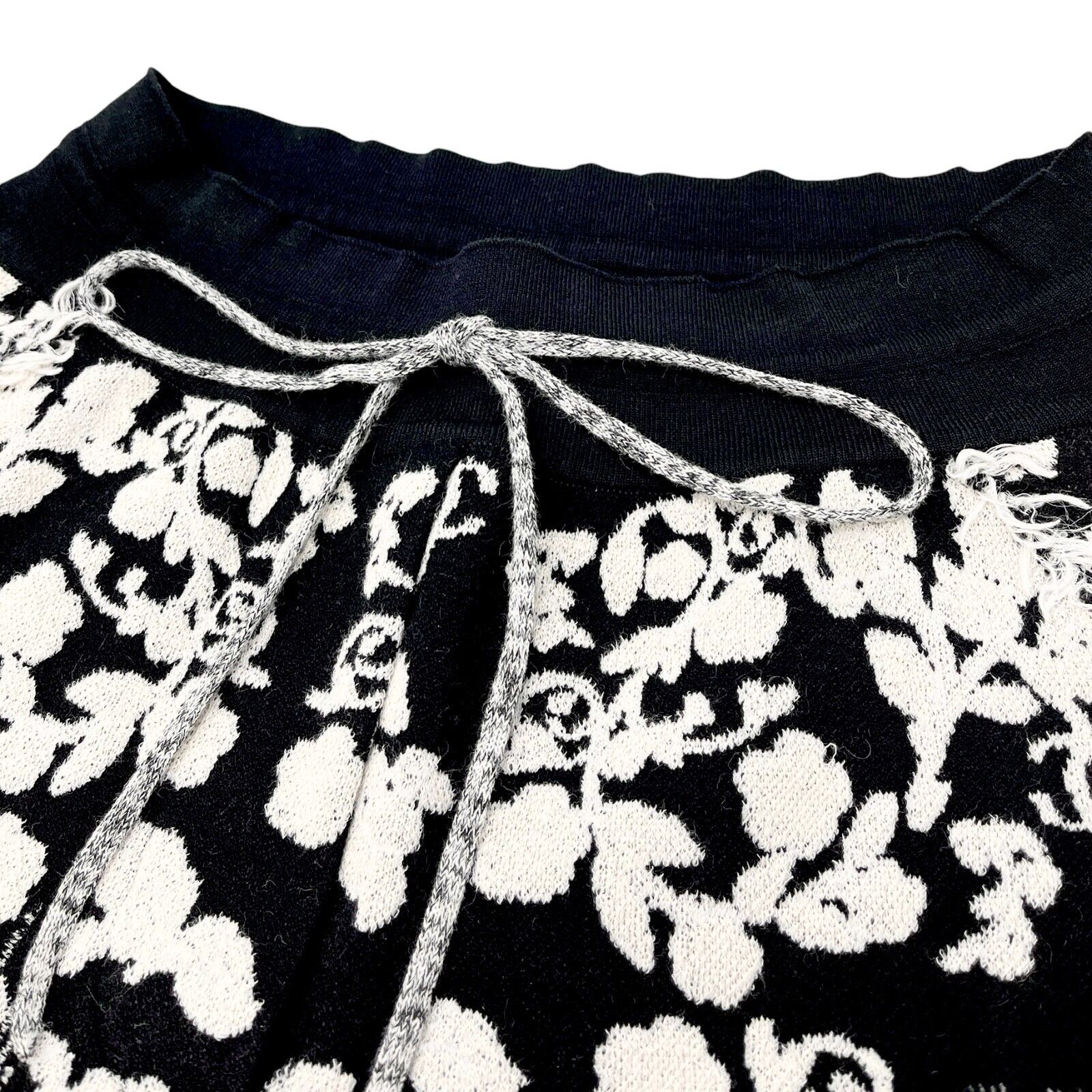 CHANEL Vintage P47652 CC Logo Short Pants #34 Shorts Black White Cotton Rayon