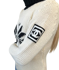CHANEL Sport Vintage 08A CC Logo Turtleneck Sweater Top #34 White Black Wool