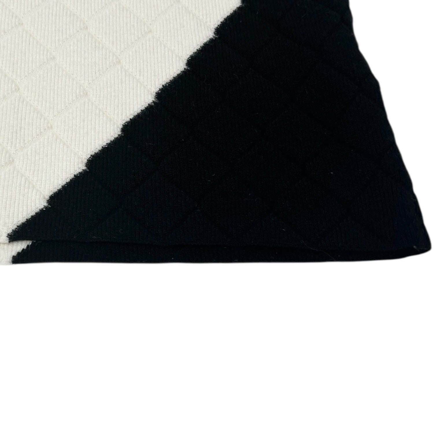 CHANEL Vintage 05A CC Logo Cambon Quilted Cashmere Knit Sweater Top #40 Cream