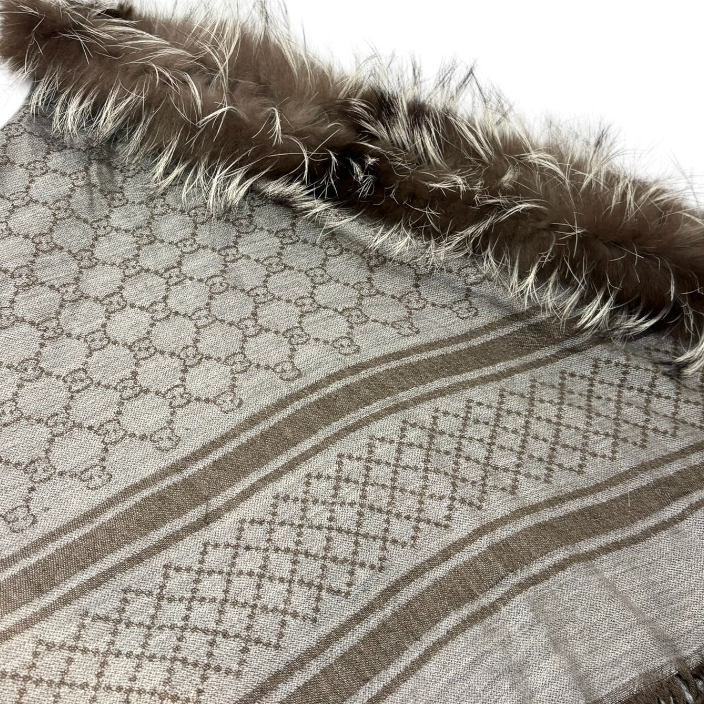 GUCCI Vintage GG Logo Monogram Fox Fur Shawl Scarf Wrap Gray Brown Wool 902595