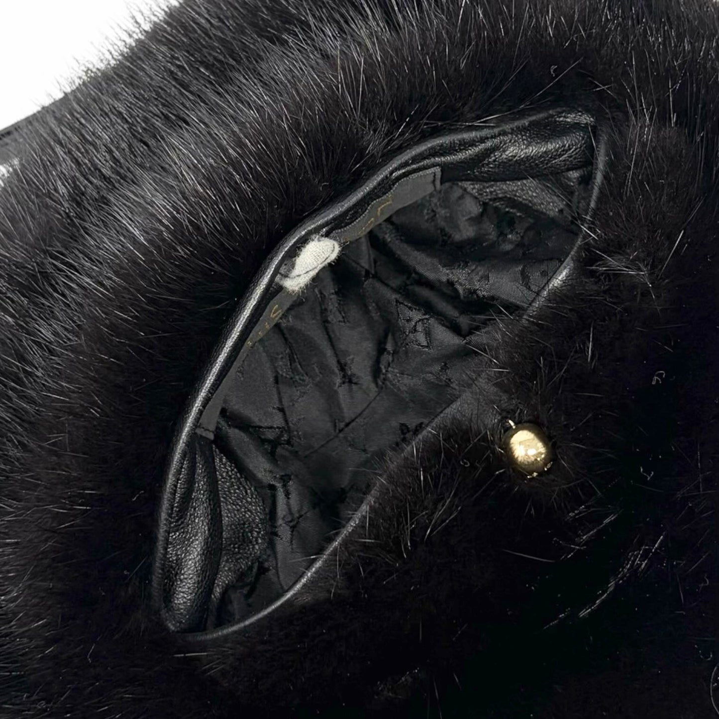 [Exclusive] LOUIS VUITTON Vintage Logo Hand Warmer Bag Mink Fur Black 800102