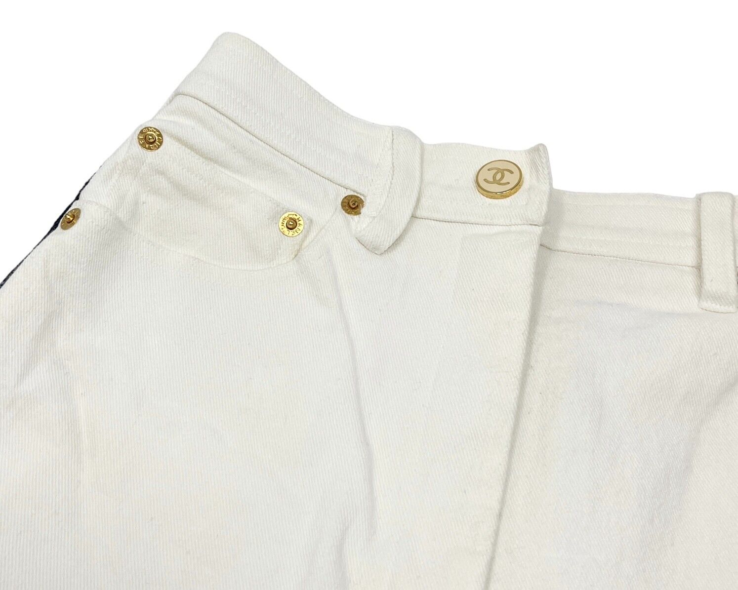 CHANEL Vintage CC Logo Half Pants Bottoms White Gold Snap Button Cotton RankAB